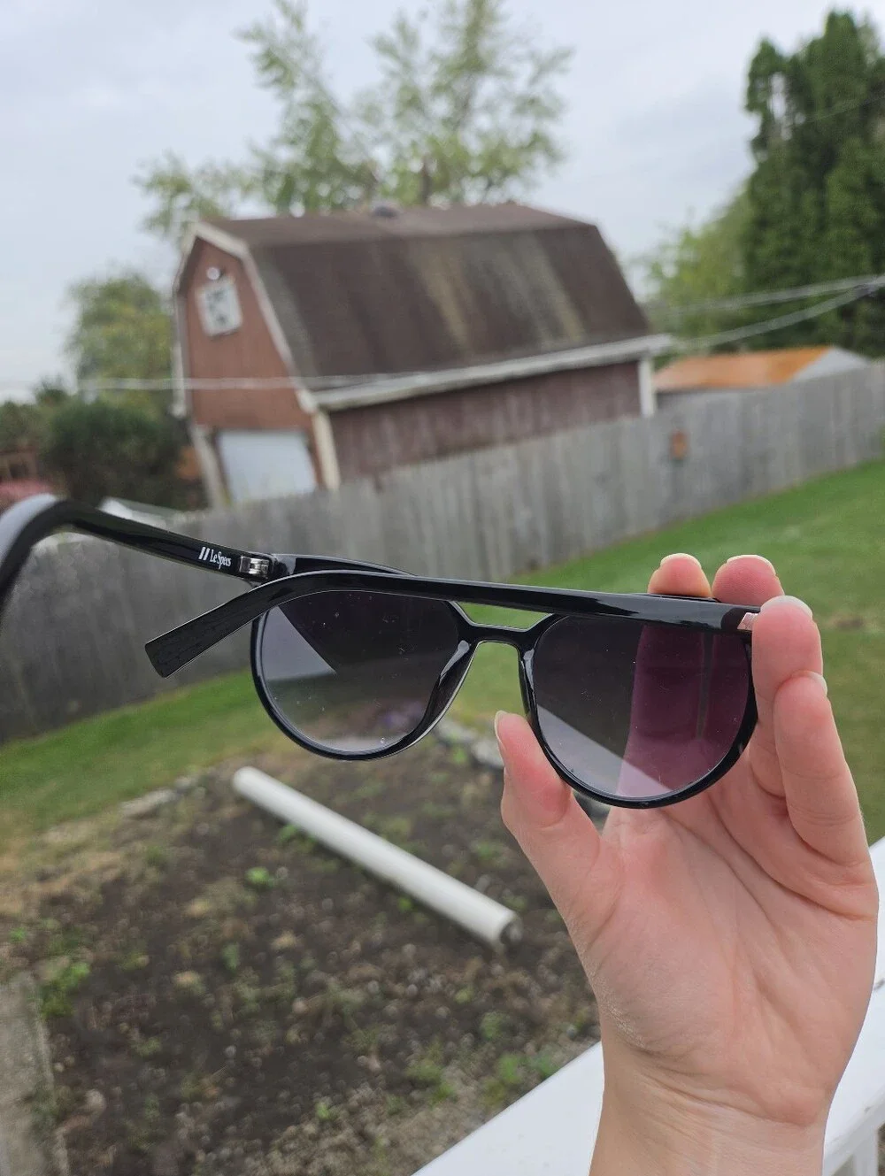 Le Specs Armada Black Round Cat-Eye Gradient Polarized Sunglasses